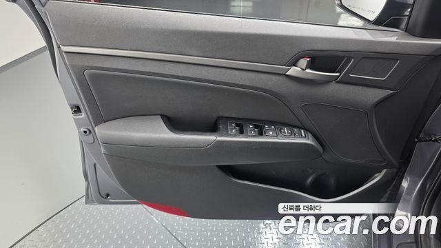 Hyundai AVANTE 2018 — photo 14