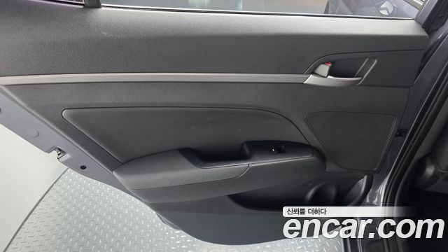 Hyundai AVANTE 2018 — photo 15