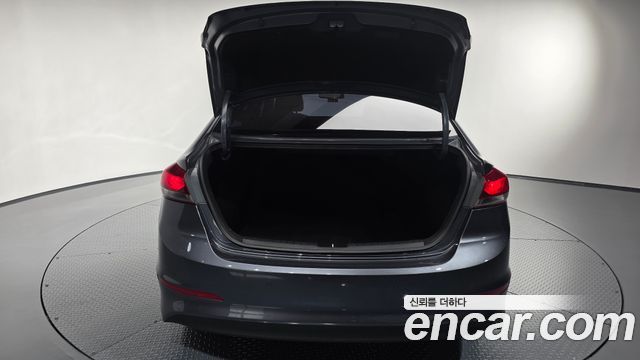 Hyundai AVANTE 2018 — photo 32