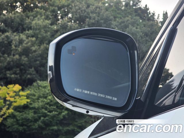Land Rover Discovery 2019 — photo 8