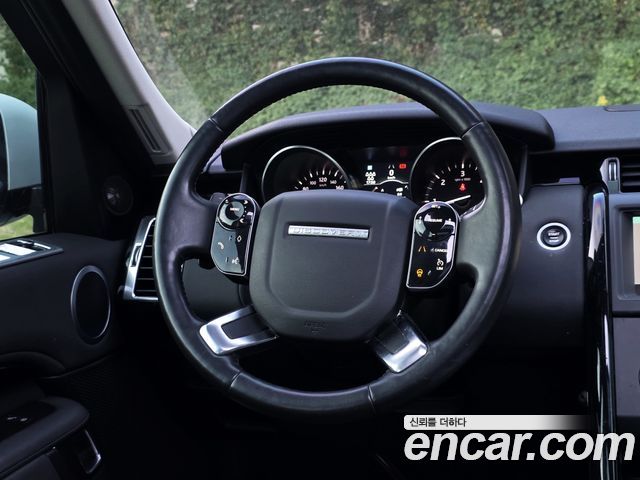 Land Rover Discovery 2019 — photo 11