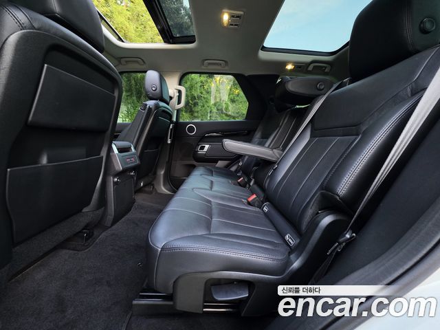 Land Rover Discovery 2019 — photo 16