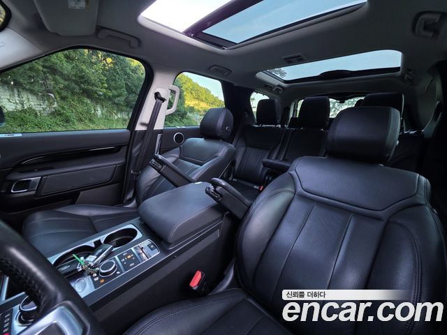 Land Rover Discovery 2019 — photo 18
