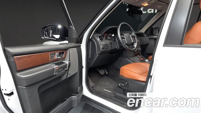 Land Rover Discovery 2016 — photo 10