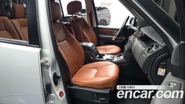 Land Rover Discovery 2016 — photo 11