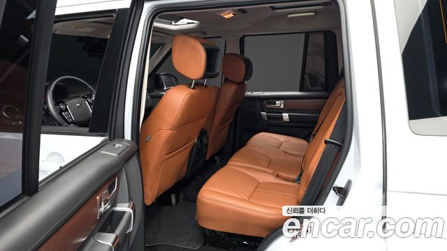 Land Rover Discovery 2016 — photo 12