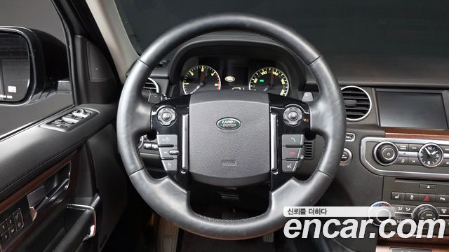 Land Rover Discovery 2016 — photo 13