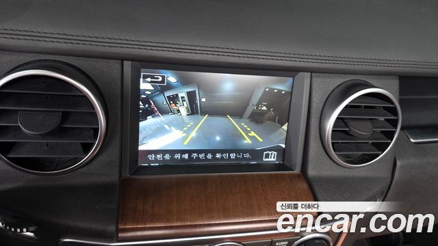 Land Rover Discovery 2016 — photo 14