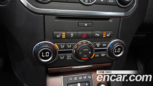Land Rover Discovery 2016 — photo 17