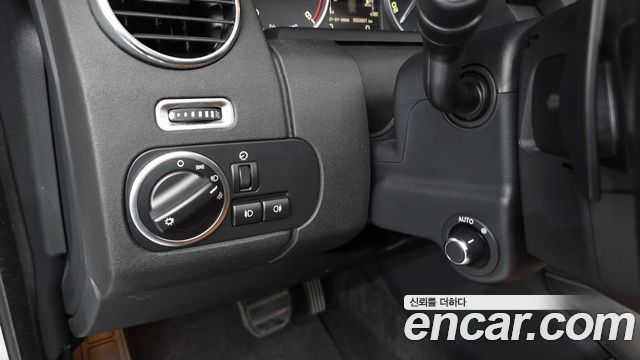 Land Rover Discovery 2016 — photo 19