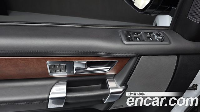 Land Rover Discovery 2016 — photo 20