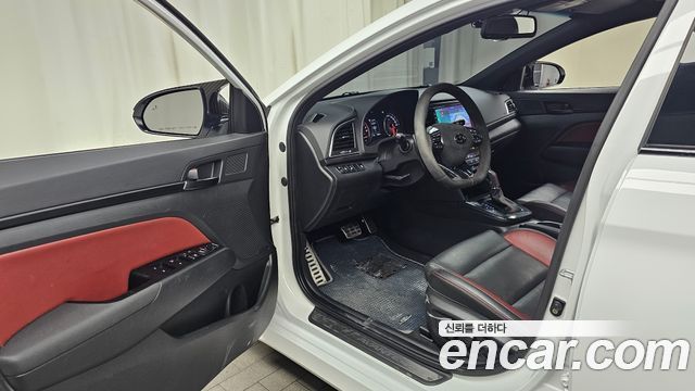 Hyundai AVANTE 2017 — photo 10