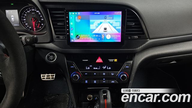 Hyundai AVANTE 2017 — photo 12