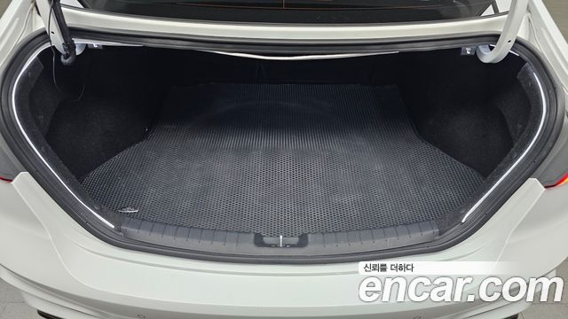 Hyundai AVANTE 2017 — photo 16