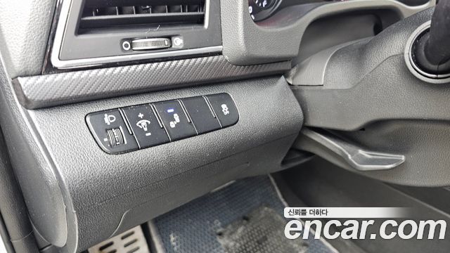 Hyundai AVANTE 2017 — photo 18
