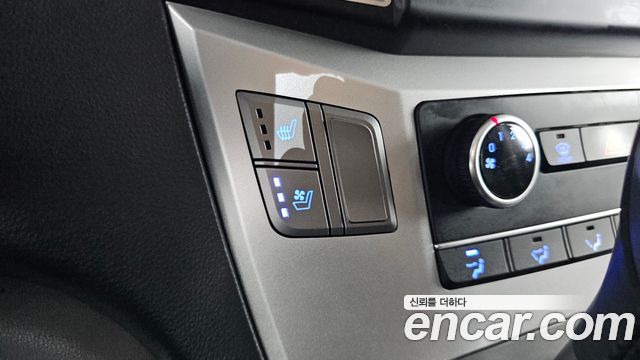 Hyundai Starex 2019 — photo 24