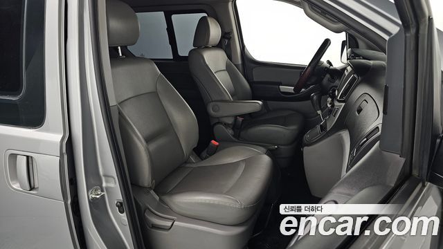 Hyundai Starex 2019 — photo 16