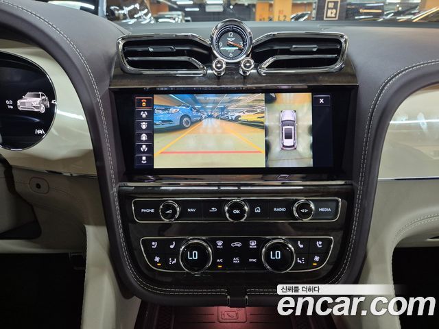 Bentley Bentayga 2023 — photo 10