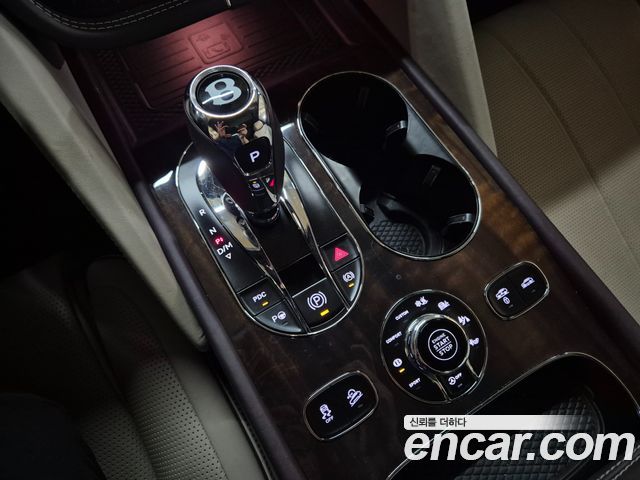 Bentley Bentayga 2023 — photo 11