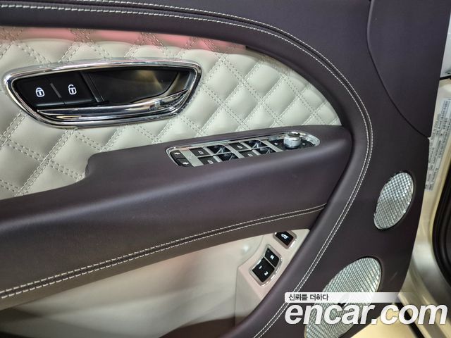 Bentley Bentayga 2023 — photo 14