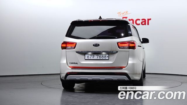 Kia Canival 2017 — photo 4