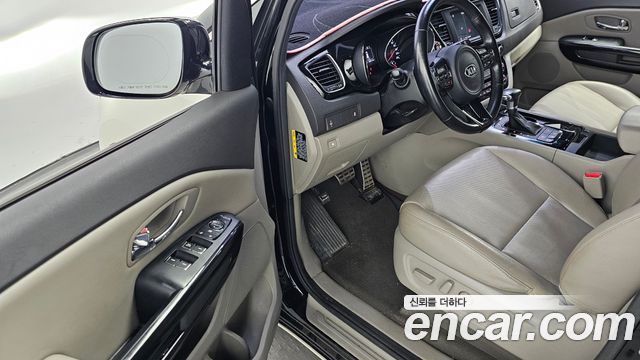 Kia Canival 2017 — photo 10