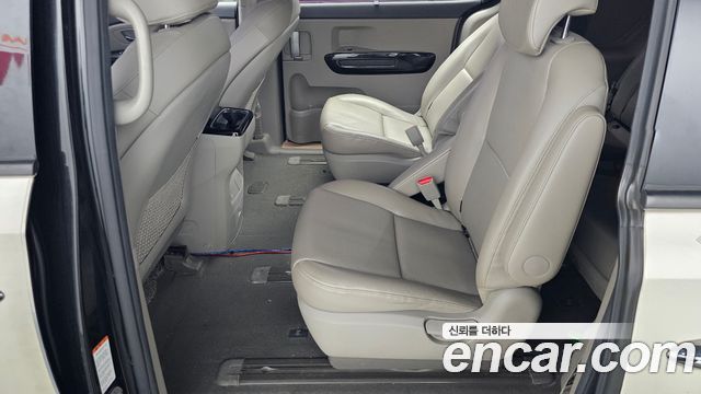 Kia Canival 2017 — photo 11