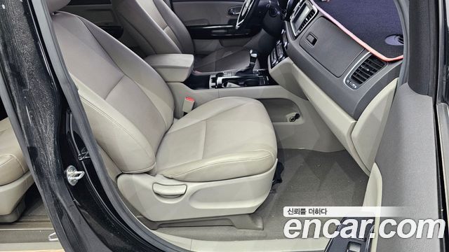 Kia Canival 2017 — photo 12