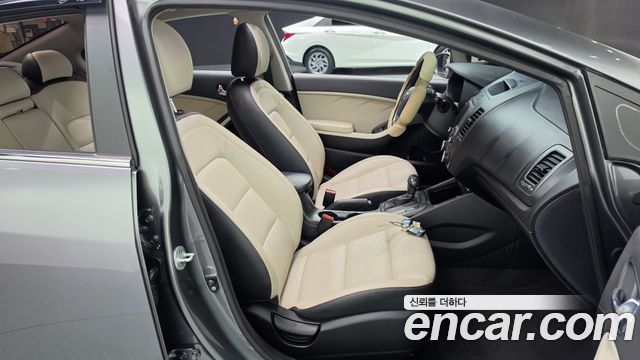 Kia K3 2015 — photo 10