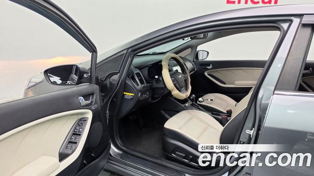 Kia K3 2015 — photo 11