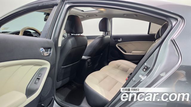 Kia K3 2015 — photo 12