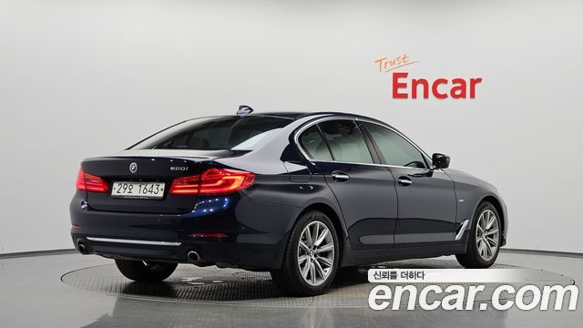 BMW 5-Series 2018 — photo 2