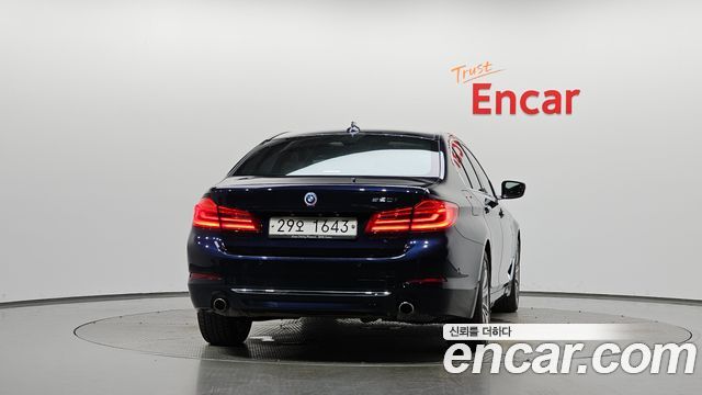 BMW 5-Series 2018 — photo 4