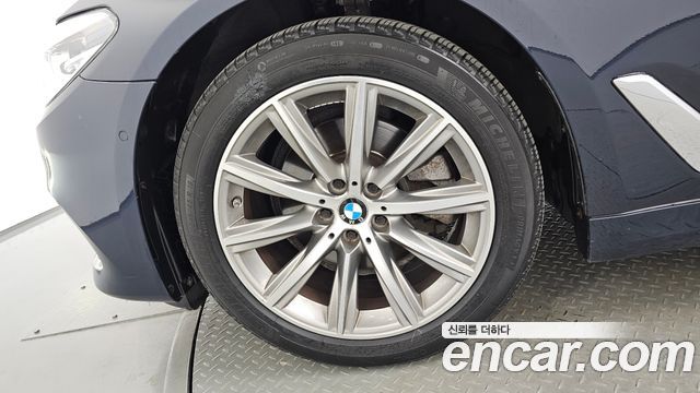 BMW 5-Series 2018 — photo 5