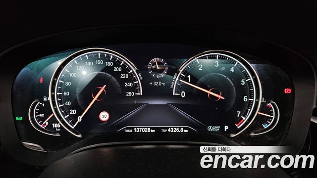 BMW 5-Series 2018 — photo 11