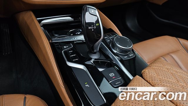 BMW 5-Series 2018 — photo 12