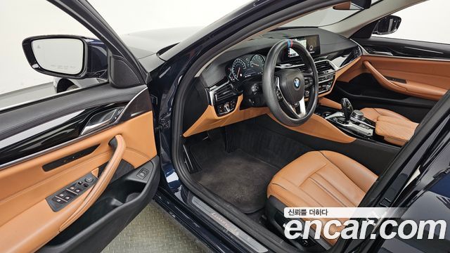 BMW 5-Series 2018 — photo 13