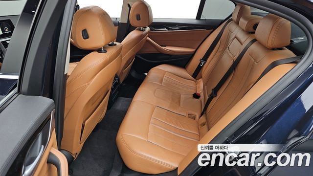BMW 5-Series 2018 — photo 17