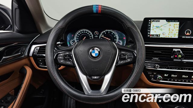 BMW 5-Series 2018 — photo 18
