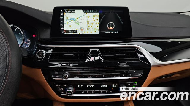 BMW 5-Series 2018 — photo 19