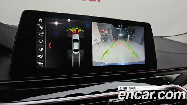 BMW 5-Series 2018 — photo 20