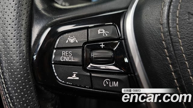 BMW 5-Series 2018 — photo 21