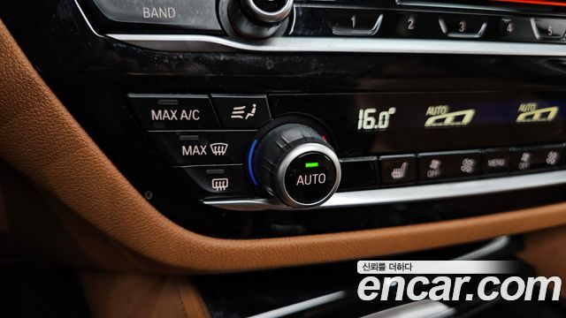 BMW 5-Series 2018 — photo 23