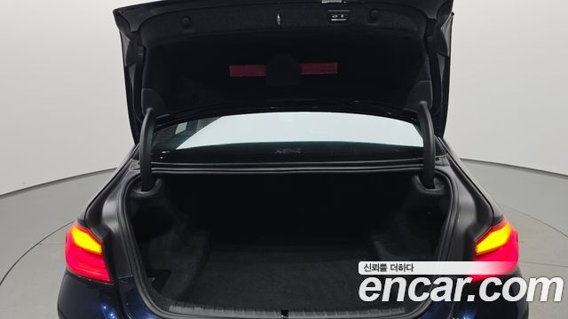 BMW 5-Series 2018 — photo 26