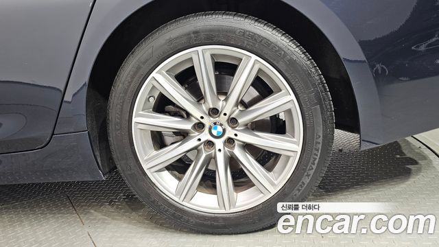 BMW 5-Series 2018 — photo 7