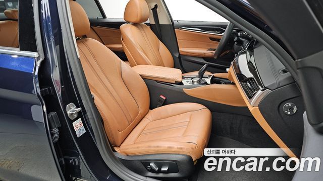 BMW 5-Series 2018 — photo 16