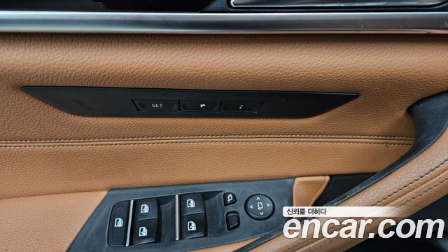 BMW 5-Series 2018 — photo 28