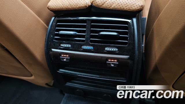 BMW 5-Series 2018 — photo 30