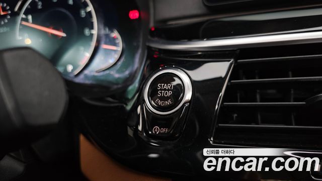 BMW 5-Series 2018 — photo 31