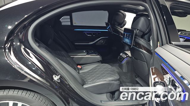 Mercedes-Benz S-Class 2023 — photo 17